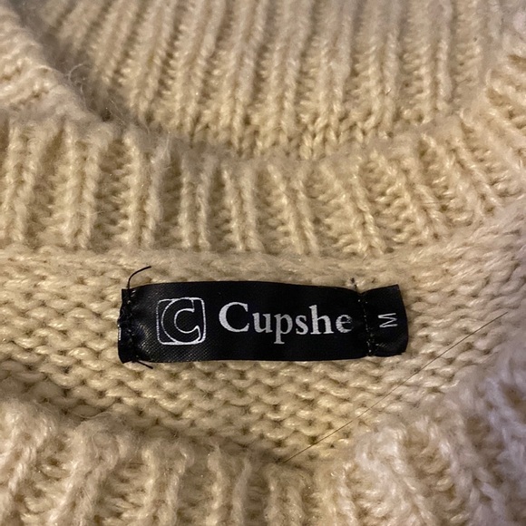 🚨[SOLD] Cable Knit Sweater - Picture 4 of 4